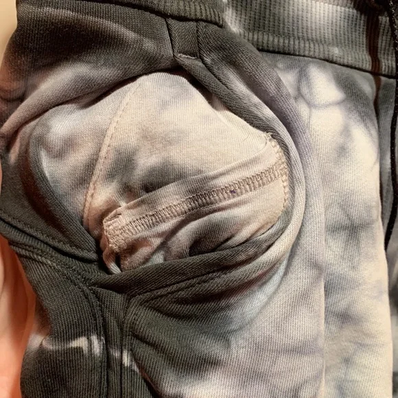 Warm down Lululemon joggers - Picture 4 of 8